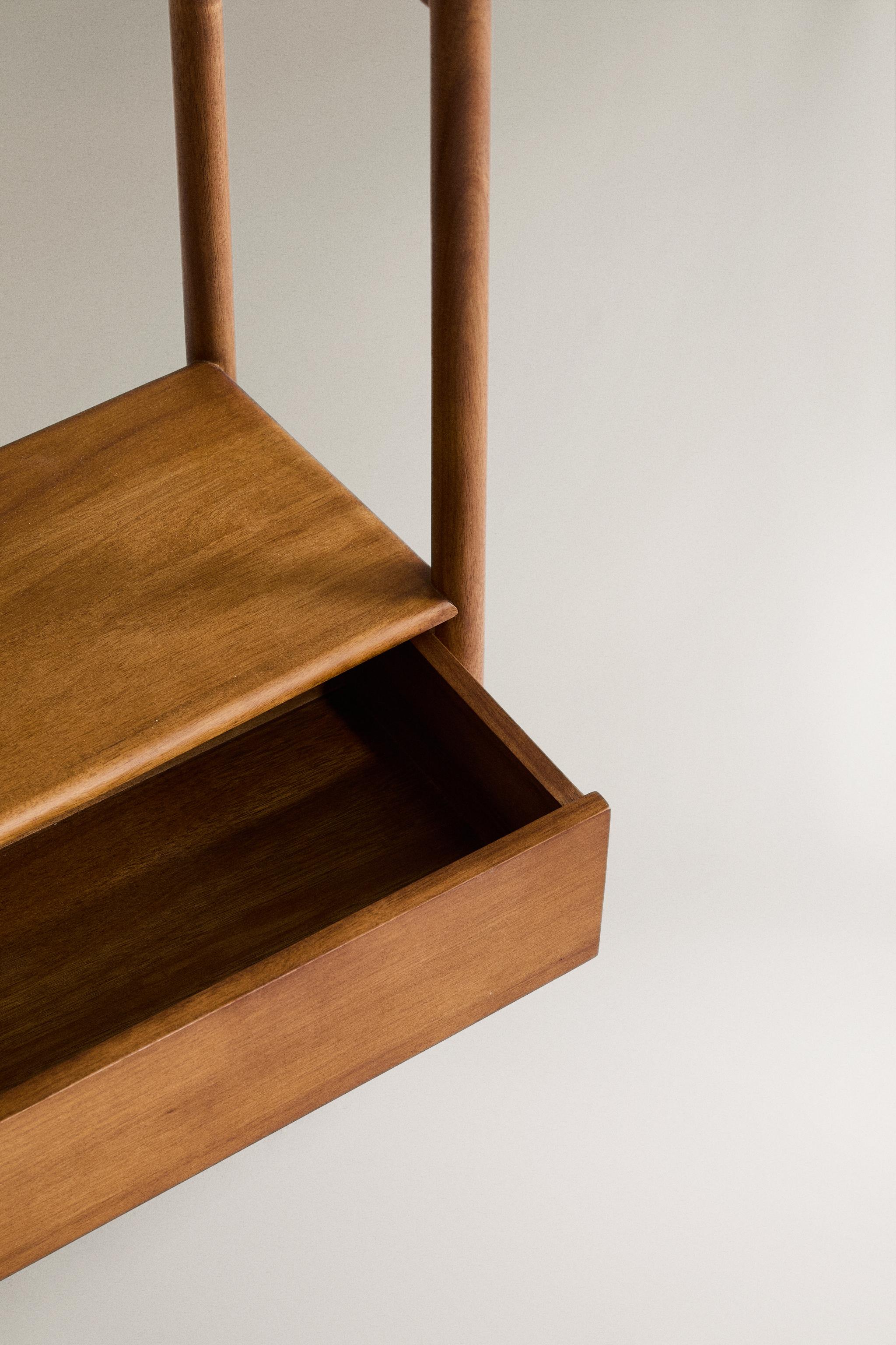 VALET EN BOIS D'ACACIA